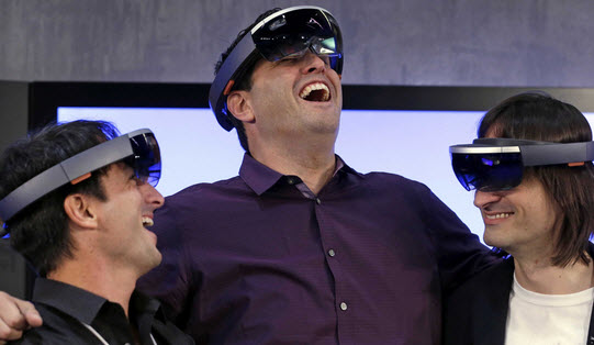 первые комплекты для разработчиков HoloLens будут отправлены разработчикам уже в начале следующего года